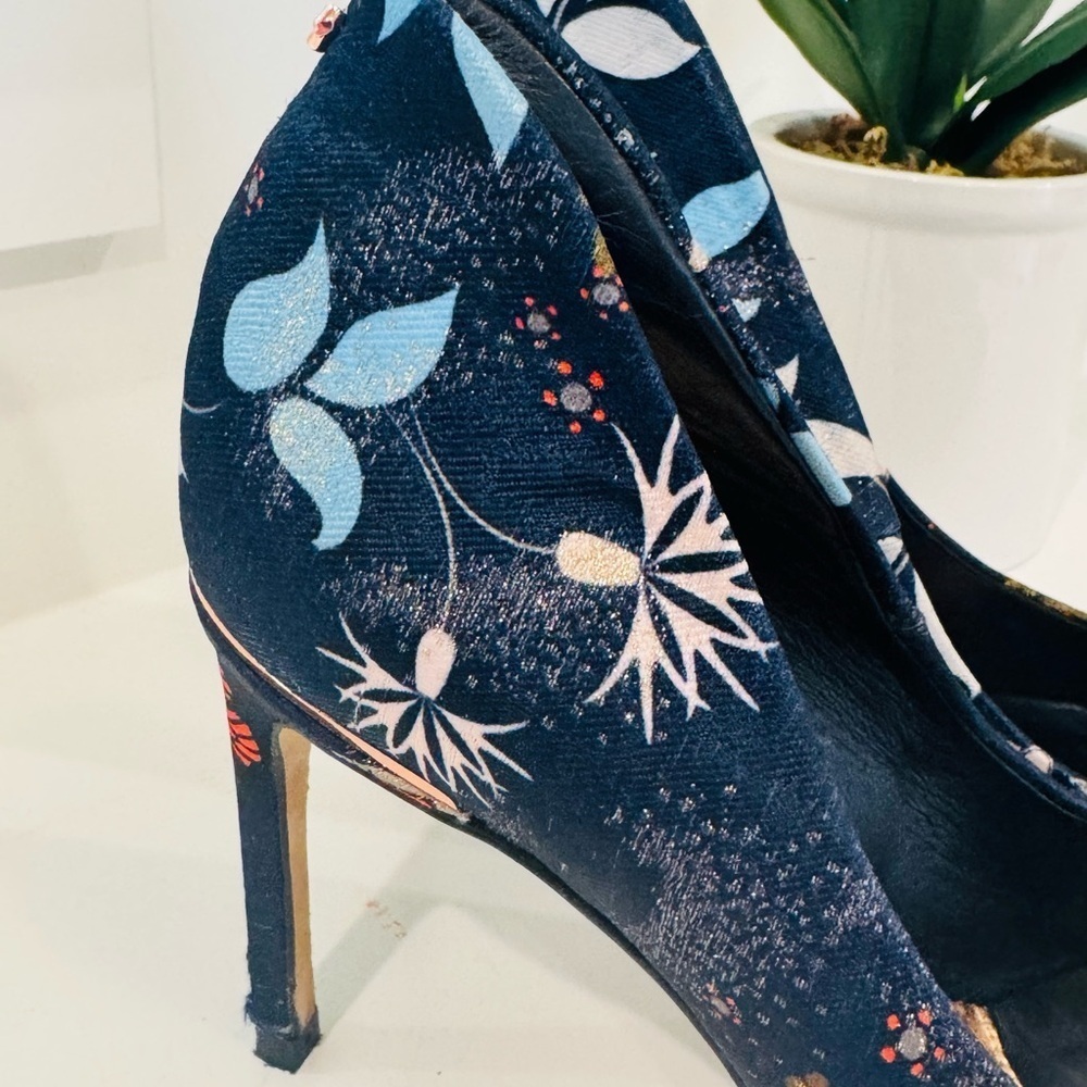 Ted Baker Moniirra Navy Heels with Rose Gold, Butterfly and Floral Design Sz 9.5 - Picture 5 of 10
